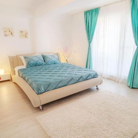 Airport Apartment 70 Squared Meters 奥托佩尼 外观 照片