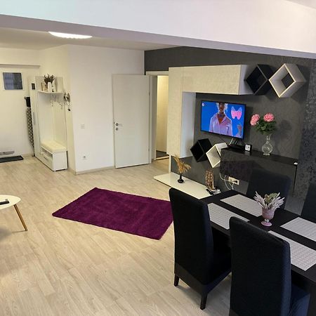 Airport Apartment 70 Squared Meters 奥托佩尼 外观 照片