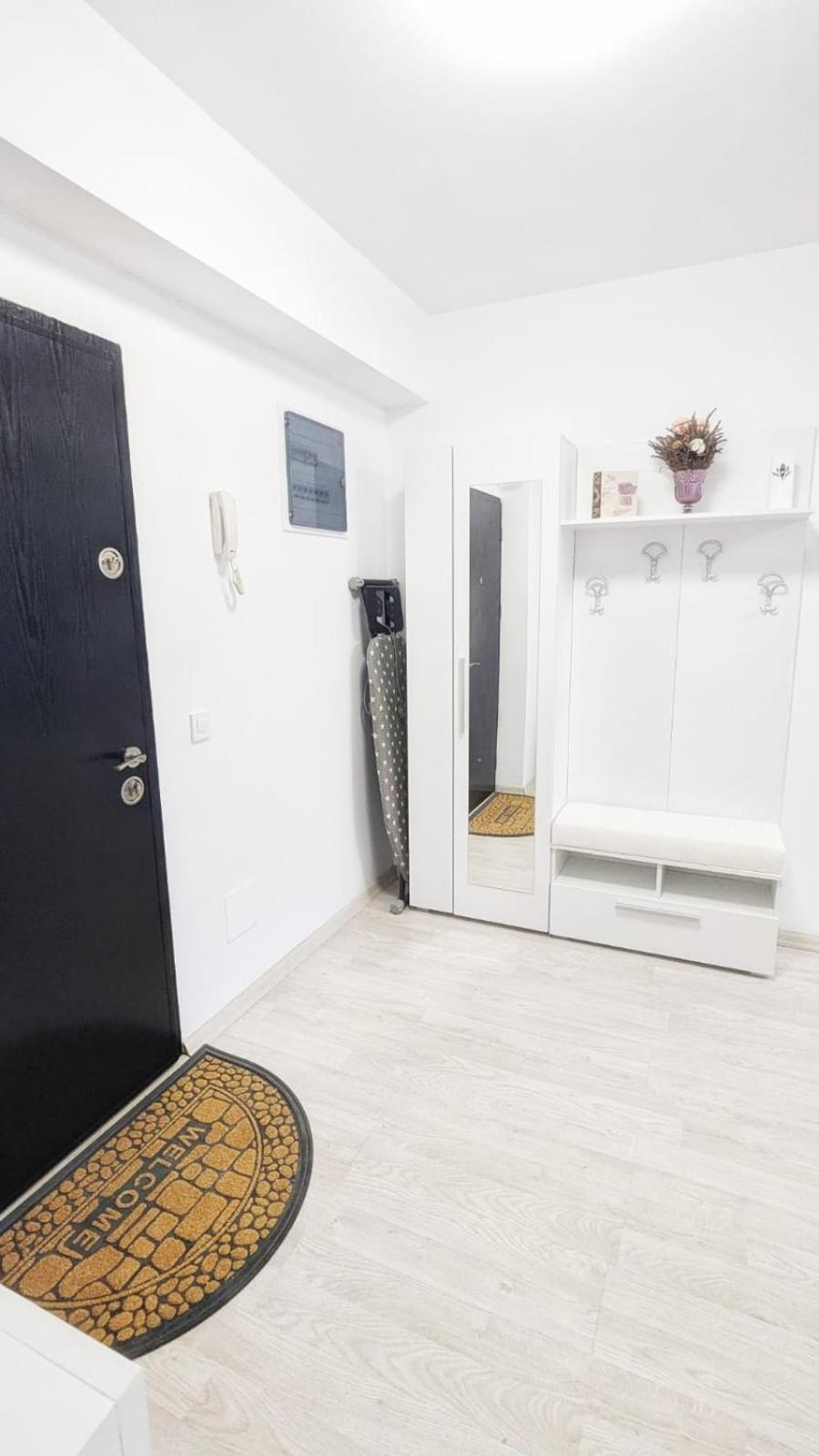 Airport Apartment 70 Squared Meters 奥托佩尼 外观 照片
