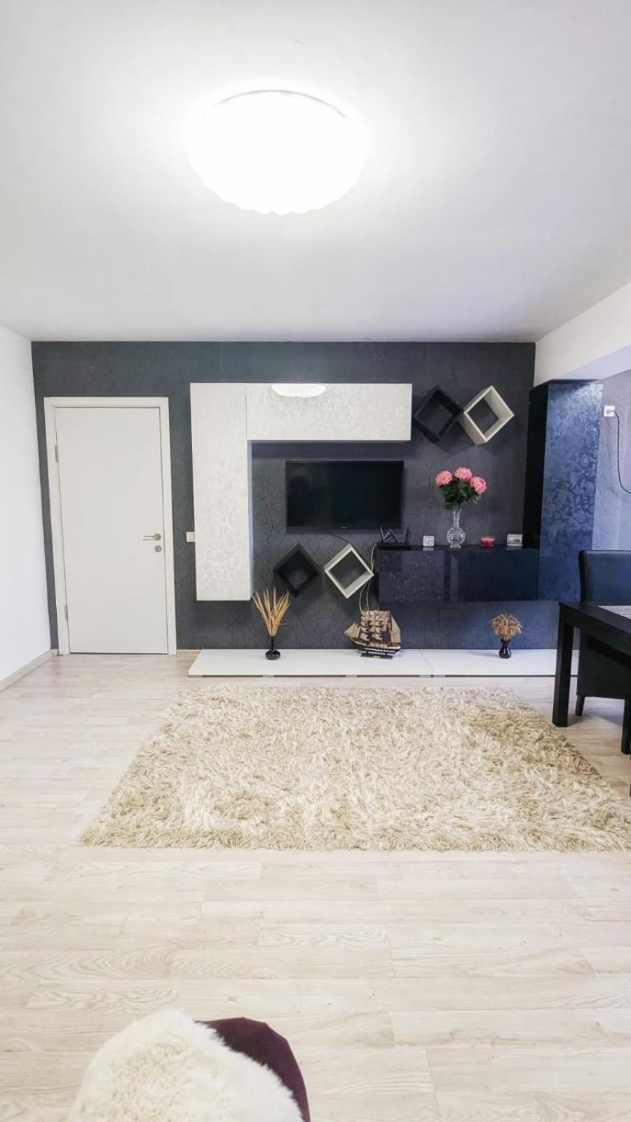 Airport Apartment 70 Squared Meters 奥托佩尼 外观 照片